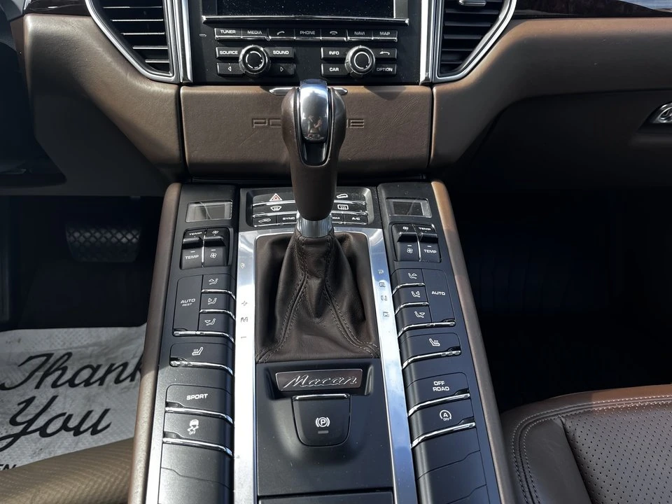 2016 Porsche Macan - Image 17 of 20