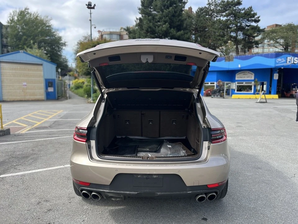 2016 Porsche Macan - Image 18 of 20