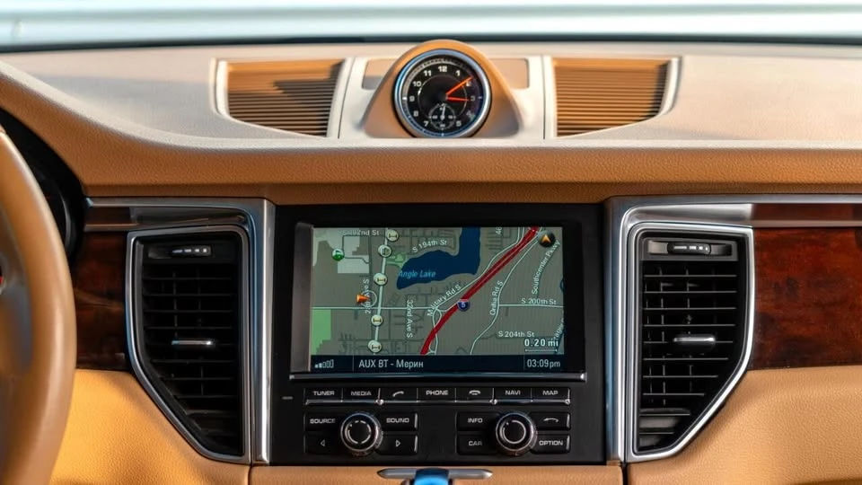 2016 Porsche Macan - Image 15 of 20