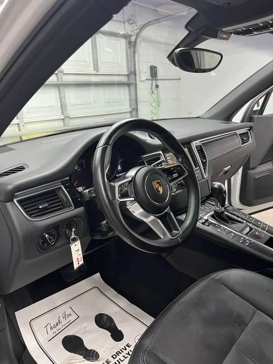 2016 Porsche Macan - Image 4 of 5
