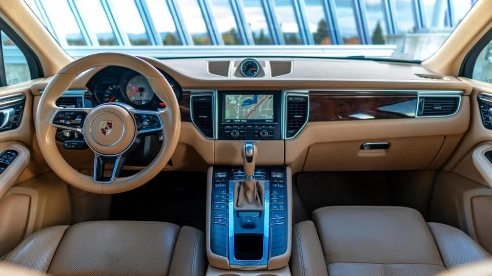 2016 Porsche Macan - Image 12 of 20