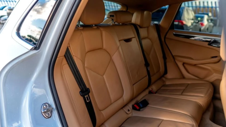2016 Porsche Macan - Image 10 of 20