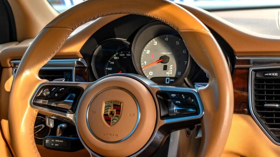 2016 Porsche Macan - Image 14 of 20