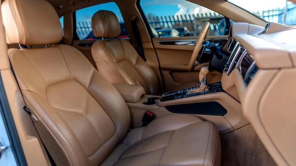 2016 Porsche Macan - Image 9 of 20