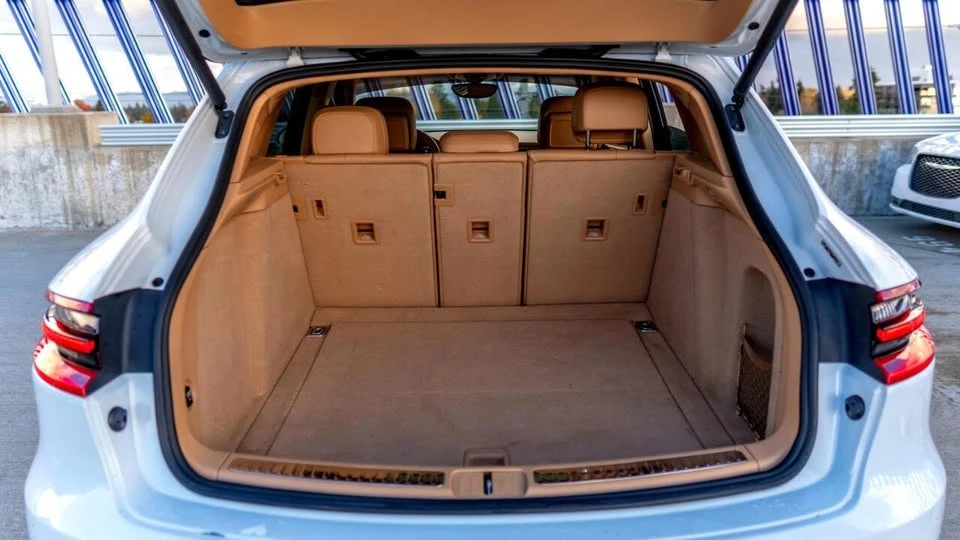 2016 Porsche Macan - Image 18 of 20