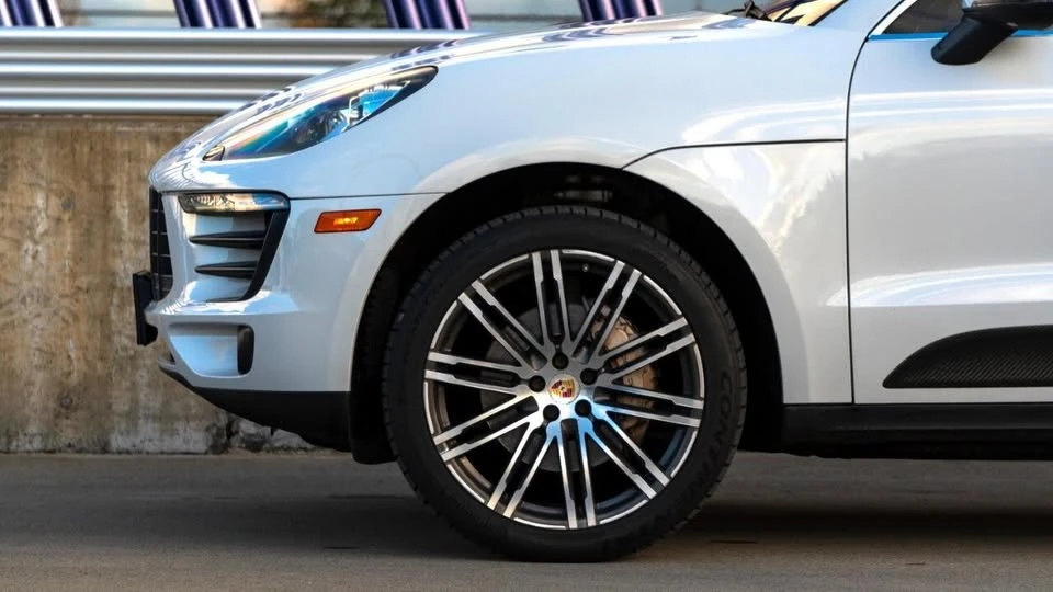 2016 Porsche Macan - Image 19 of 20