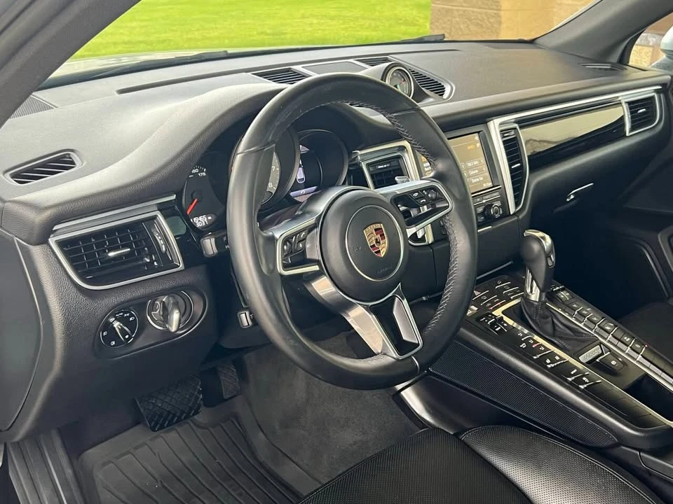 2016 Porsche Macan - Image 9 of 16