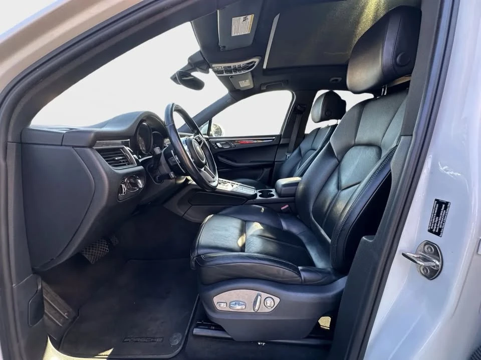 2016 Porsche Macan - Image 9 of 10
