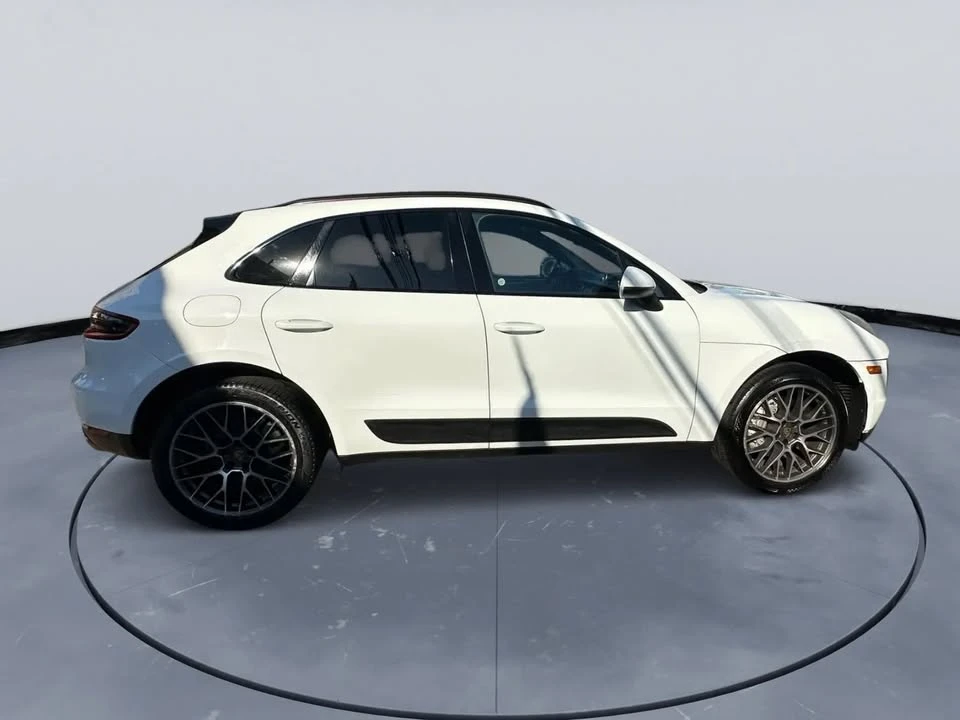 2016 Porsche Macan - Image 4 of 10