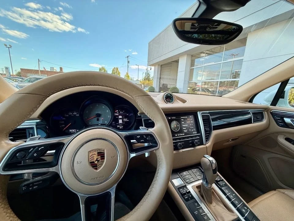 2016 Porsche Macan - Image 19 of 20