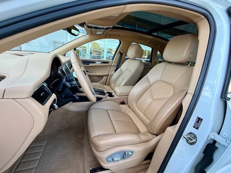 2016 Porsche Macan - Image 11 of 20