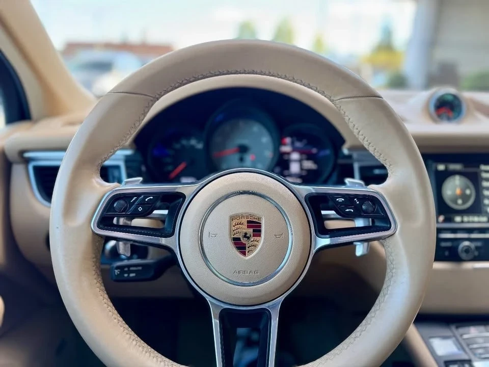 2016 Porsche Macan - Image 17 of 20