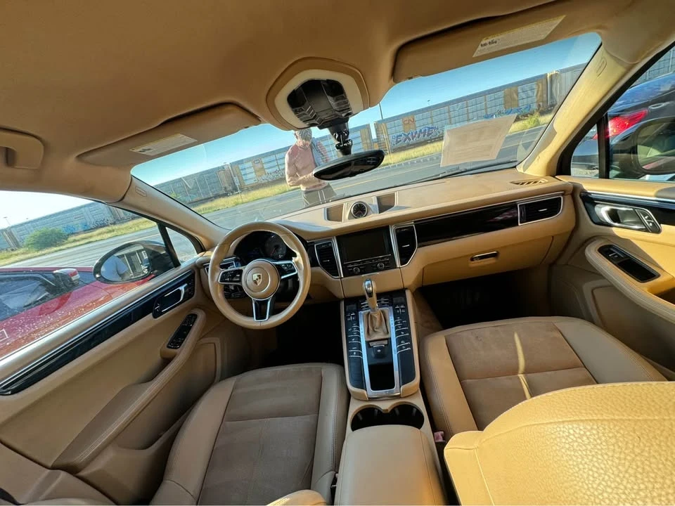 2016 Porsche Macan - Image 13 of 14