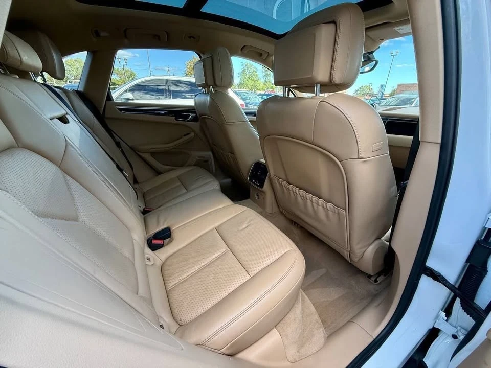 2016 Porsche Macan - Image 14 of 20
