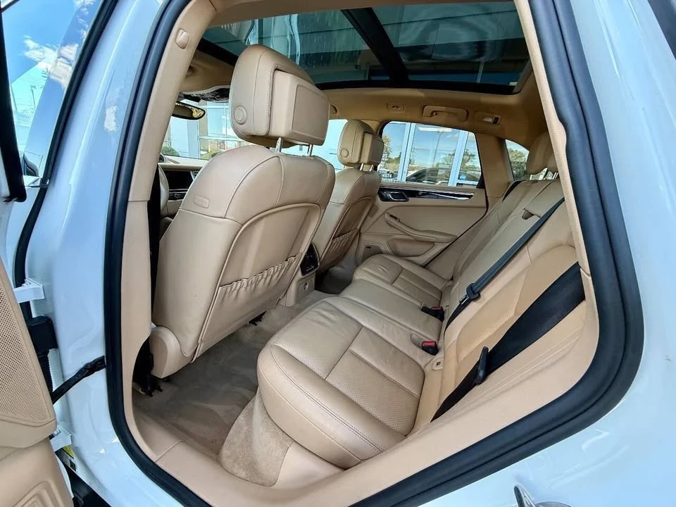 2016 Porsche Macan - Image 12 of 20