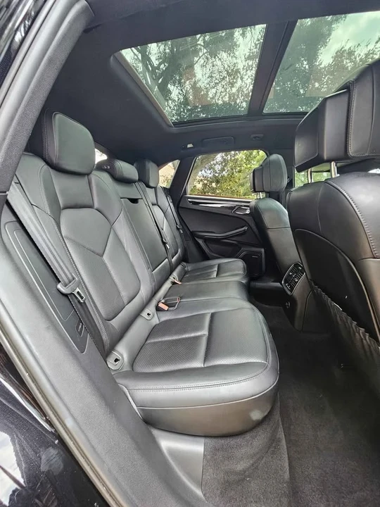2016 Porsche Macan - Image 17 of 19