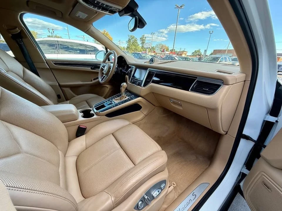 2016 Porsche Macan - Image 15 of 20
