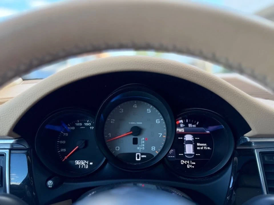 2016 Porsche Macan - Image 18 of 20