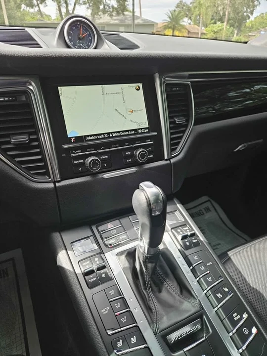 2016 Porsche Macan - Image 12 of 19