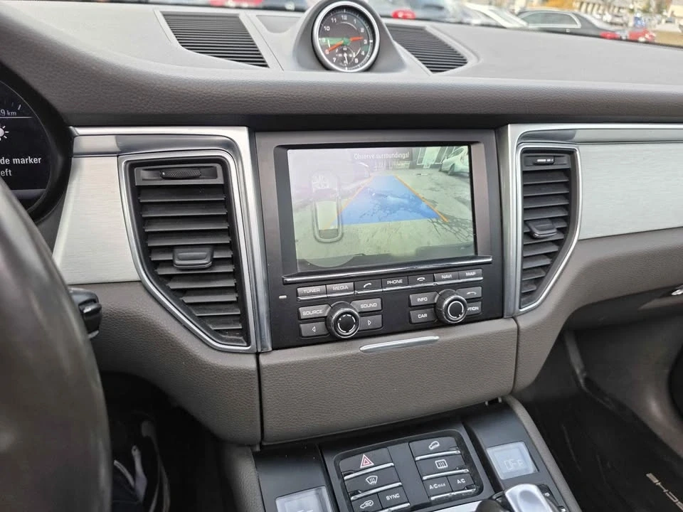 2016 Porsche Macan - Image 11 of 14