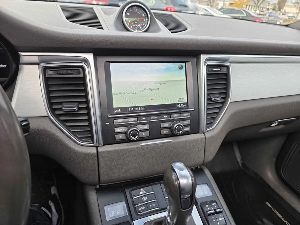 2016 Porsche Macan - Image 10 of 14