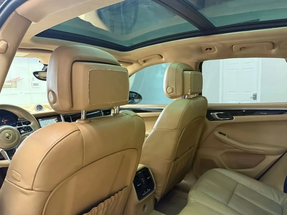 2016 Porsche Macan - Image 8 of 18