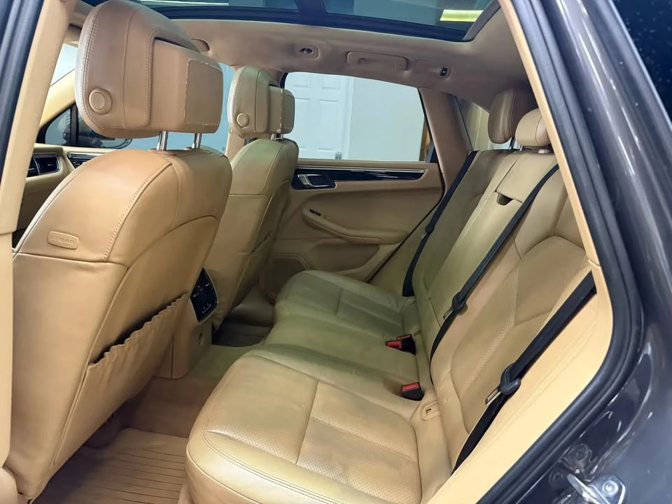 2016 Porsche Macan - Image 9 of 18