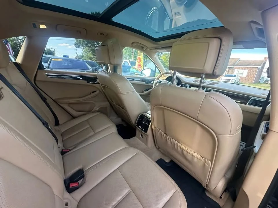 2016 Porsche Macan - Image 11 of 20