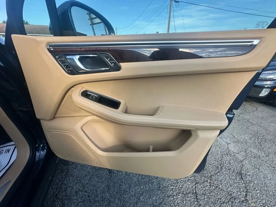 2016 Porsche Macan - Image 12 of 20