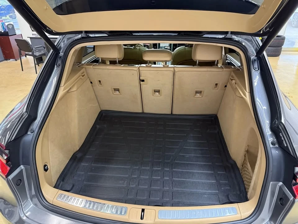 2016 Porsche Macan - Image 18 of 18