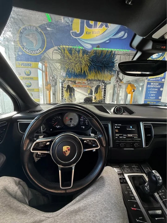 2016 Porsche Macan - Image 8 of 10