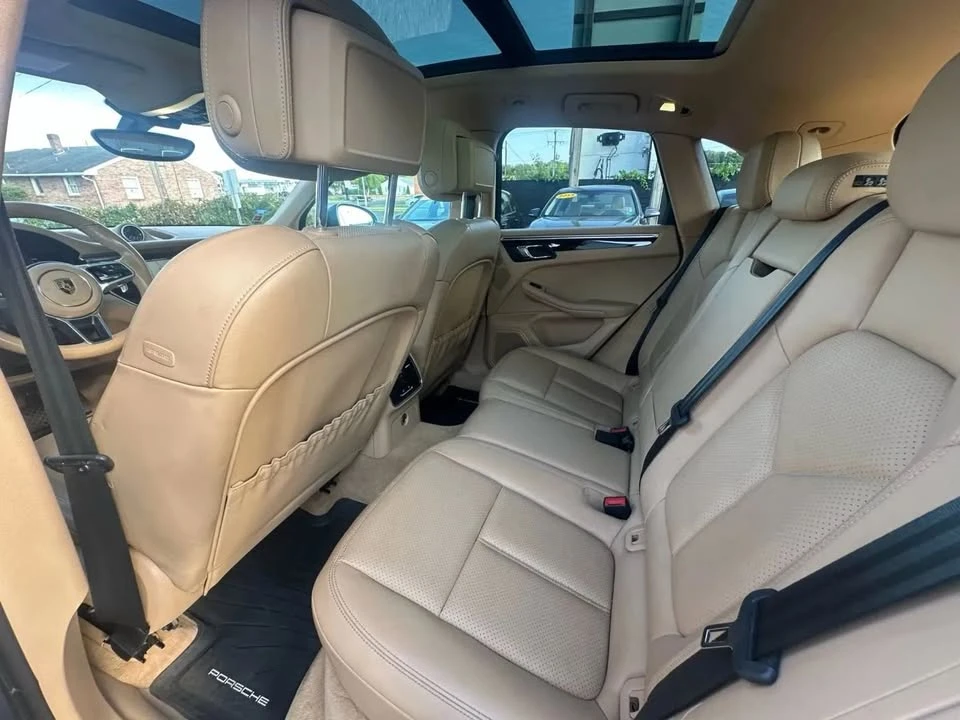 2016 Porsche Macan - Image 10 of 20