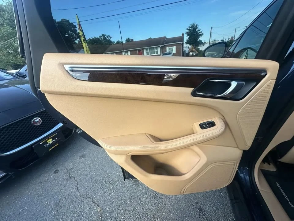 2016 Porsche Macan - Image 14 of 20