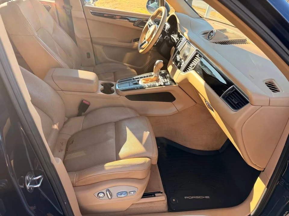 2016 Porsche Macan - Image 17 of 20