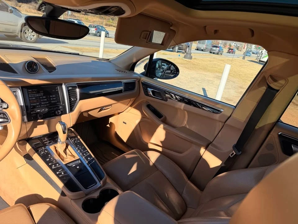 2016 Porsche Macan - Image 16 of 20