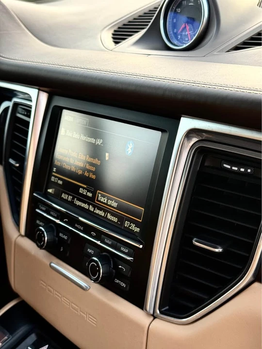 2016 Porsche Macan - Image 10 of 20