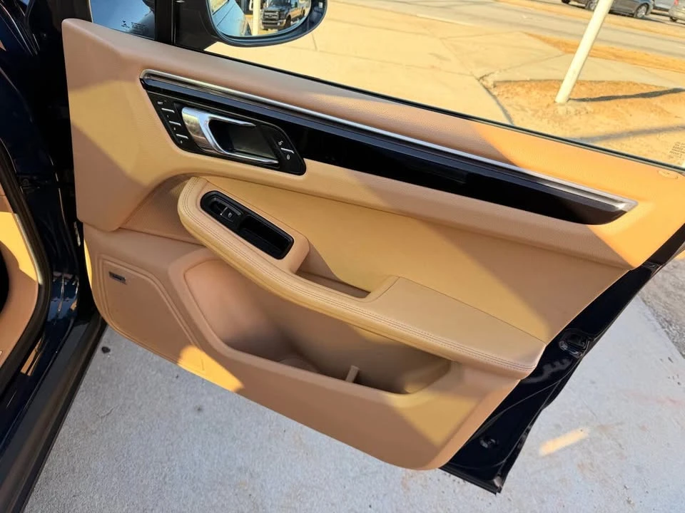 2016 Porsche Macan - Image 8 of 20