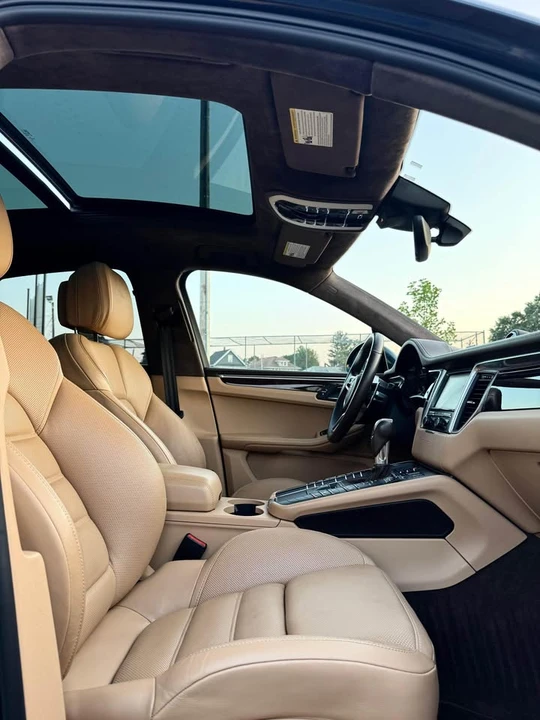 2016 Porsche Macan - Image 15 of 20