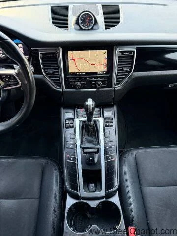 2016 Porsche Macan - Image 15 of 20