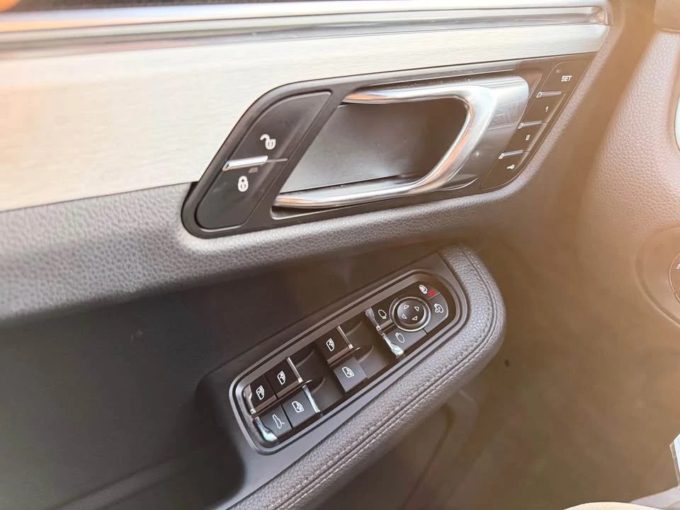 2016 Porsche Macan S - Image 16 of 17