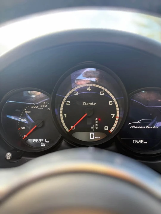 2016 Porsche Macan Turbo - Image 9 of 12
