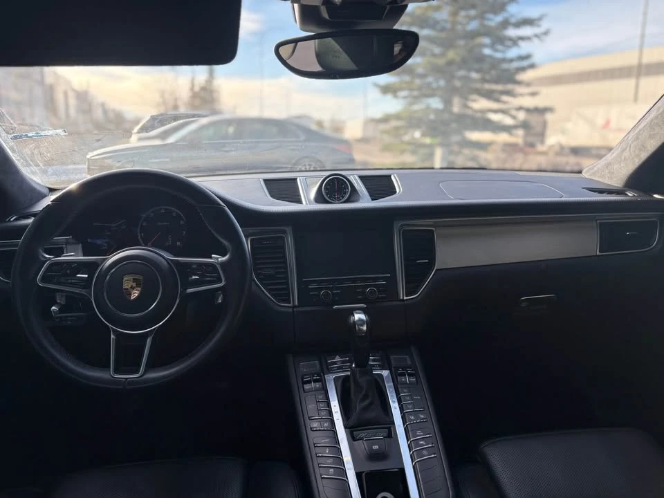2016 Porsche Macan Turbo - Image 11 of 12
