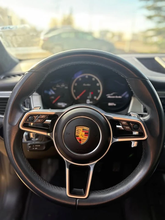 2016 Porsche Macan Turbo - Image 8 of 12