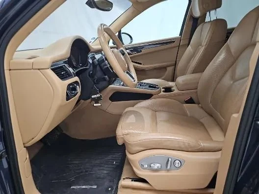 2016 Porsche Macan - Image 4 of 6