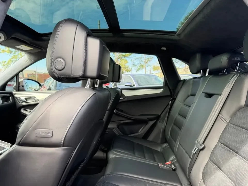 2016 Porsche Macan Turbo - Image 3 of 12