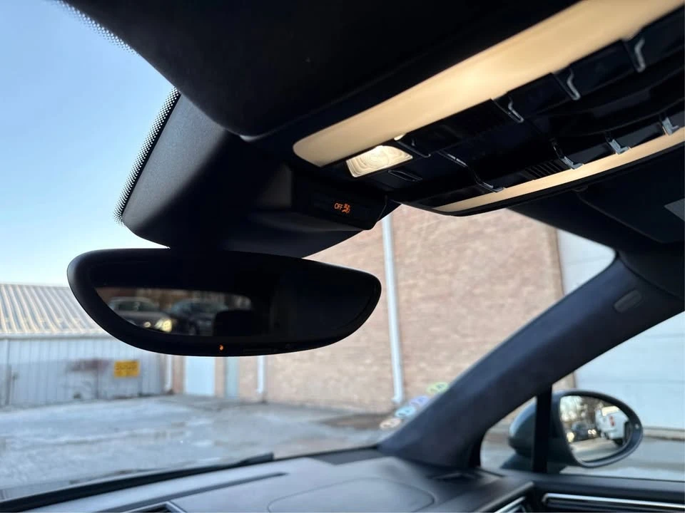 2016 Porsche Macan Turbo - Image 18 of 20