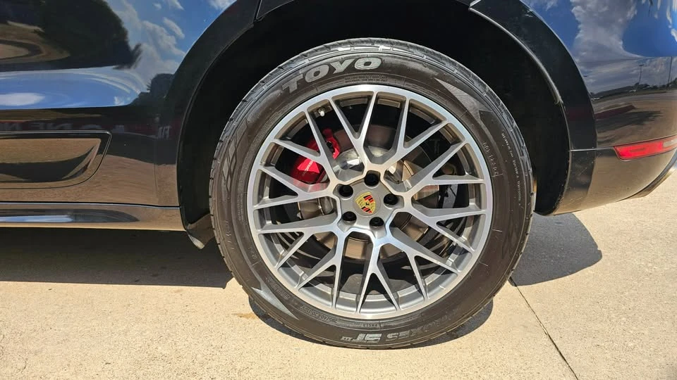2016 Porsche Macan Turbo - Image 16 of 19