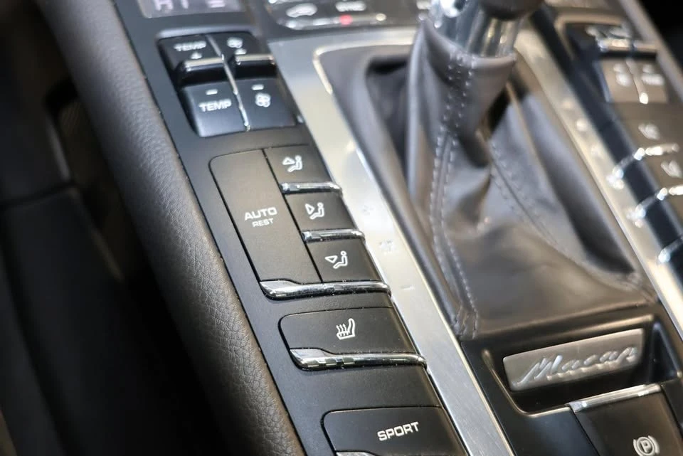 2016 Porsche Macan S - Image 15 of 20