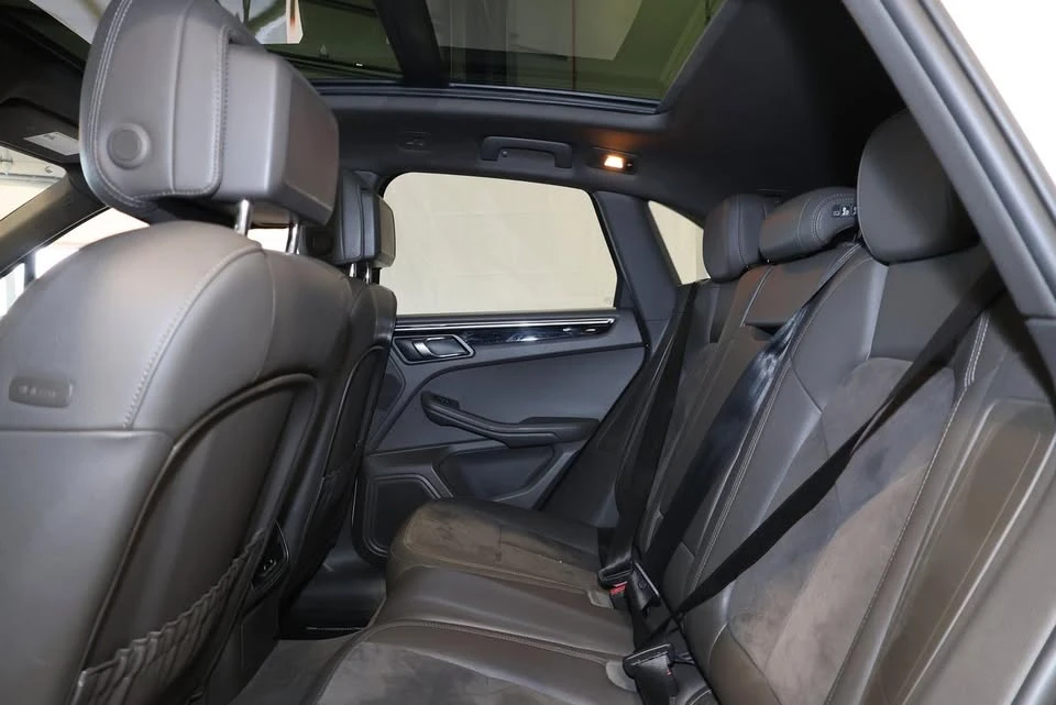 2016 Porsche Macan S - Image 10 of 20