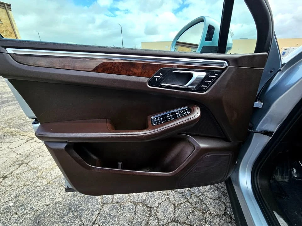 2016 Porsche Macan - Image 17 of 19